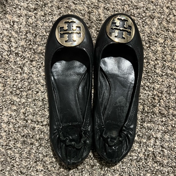 Black and gold Tory Burch flats. Size 7.5, leather. - Picture 2 of 5